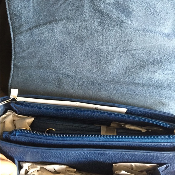 Adorable Vintage Style Crossbody Bag - Picture 6 of 6